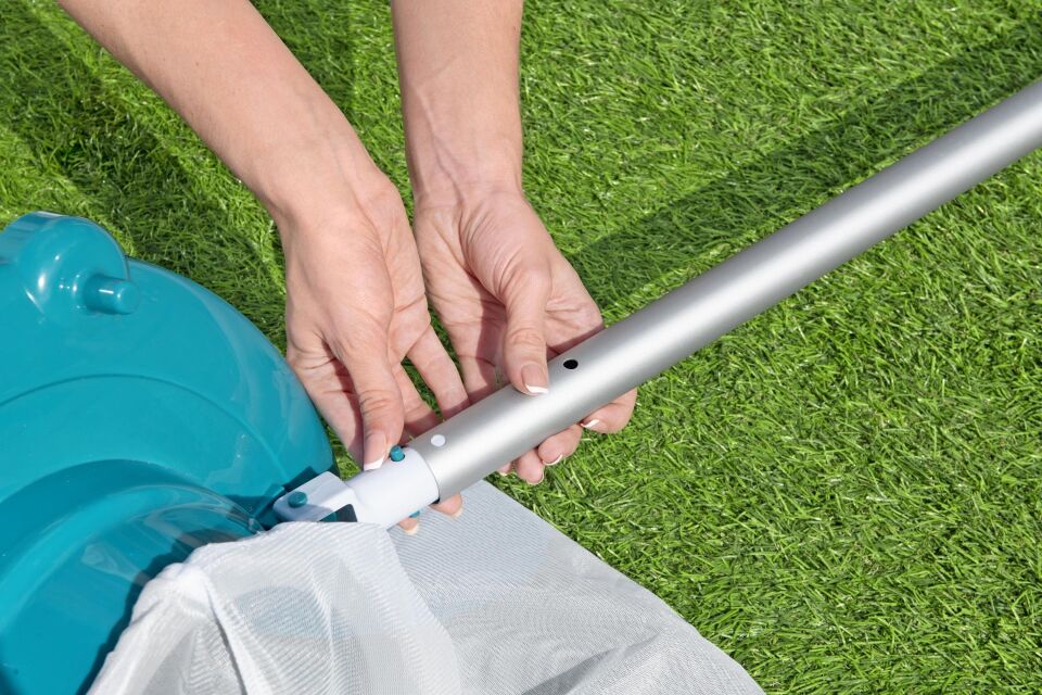 Flowclear™ AquaSuction™ 58657 Yaprak Toplayıcı Havuz Vakum Süpürge