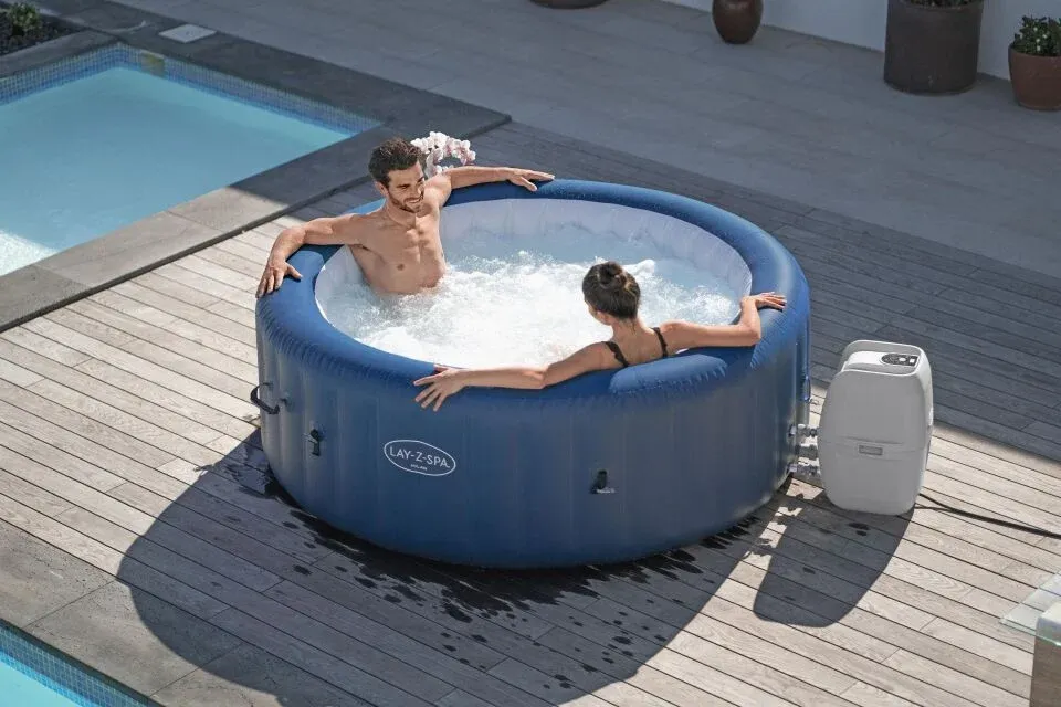 Lay-Z-Spa® 60029 Milan Smart AirJet Plus™ Şişme Spa Havuzu, Mobil Uygulama Kontrollü, 4-6 kişilik 196 X 71 cm